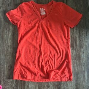 ❤️ EUC Women’s Nike Dri-Fit Workout shirt